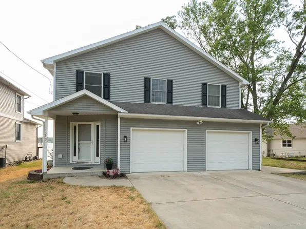 1349 E Crooked Lake Dr, Kalamazoo, MI 49009