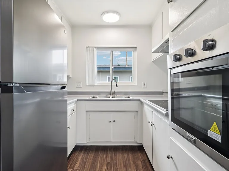 1130 Marine Avenue — Photo 20