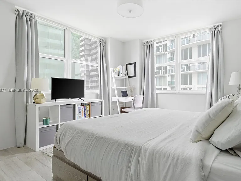 31 SE 5th St #2410 — Photo 34