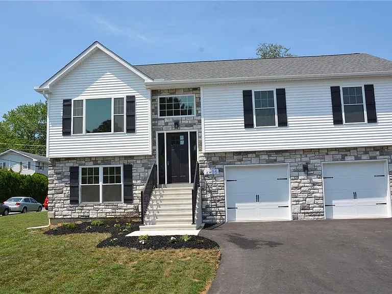 2905 Roosevelt St — Photo 6