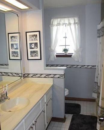 Two full bathrooms upstai