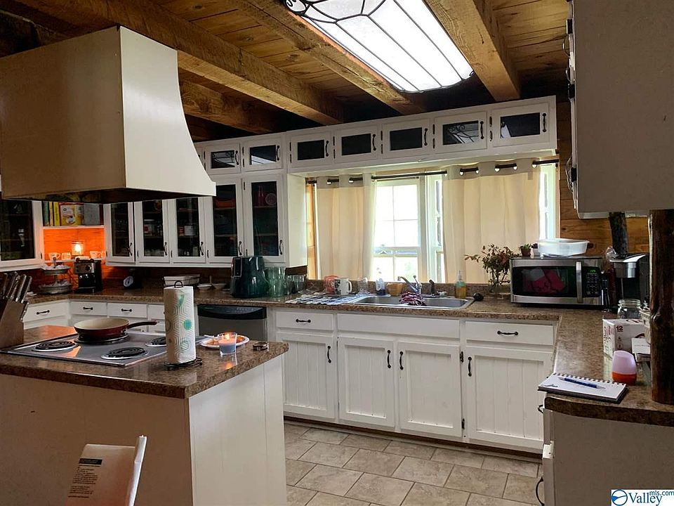 2nd image of 1053 Morris Cir