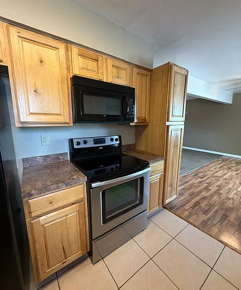 319 Bocage Dr — Photo 5