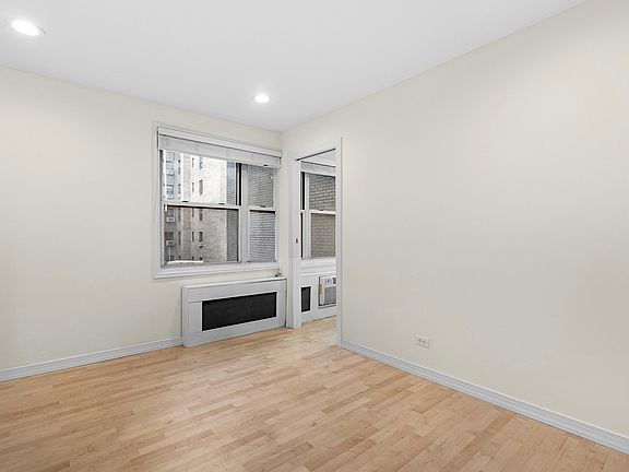 2nd image of 141 E 55th St APT 6B