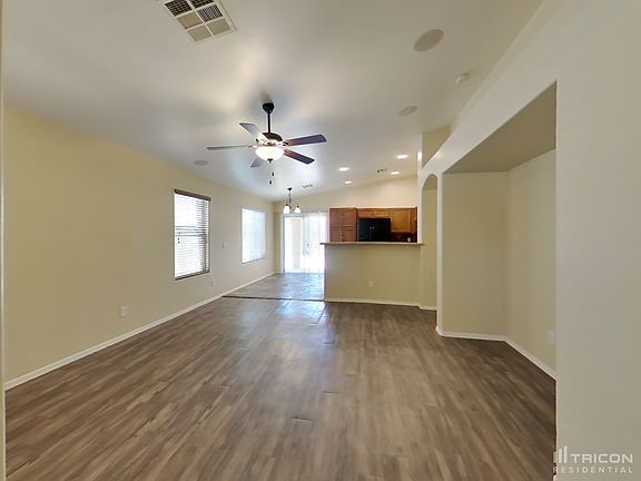 3rd image of 1465 E Lakeview Dr