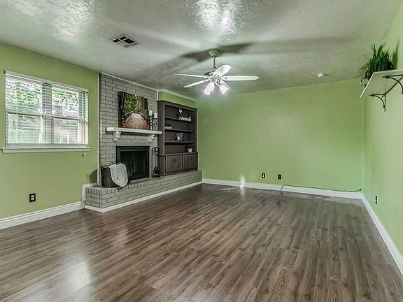 4th image of 27 Mohican Cir