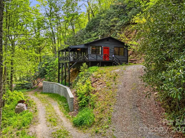 83 Snowy Cove Ln, Black Mountain, NC 28711