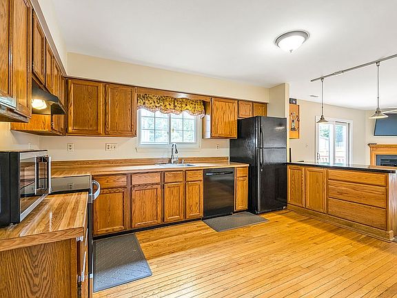 4th image of 19016 McFarlin Dr