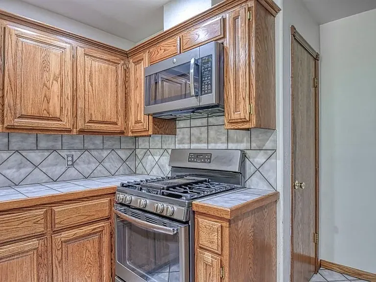 3609 Hampton Ct — Photo 20