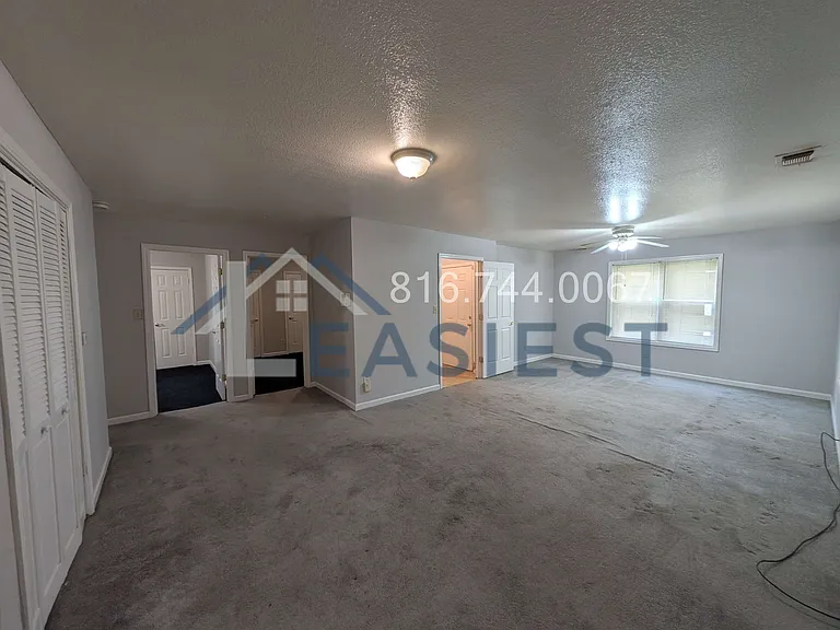 3404 Wayne Ave — Photo 2