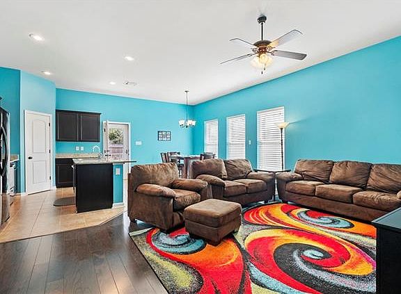 2nd image of 532 Oakley Blvd