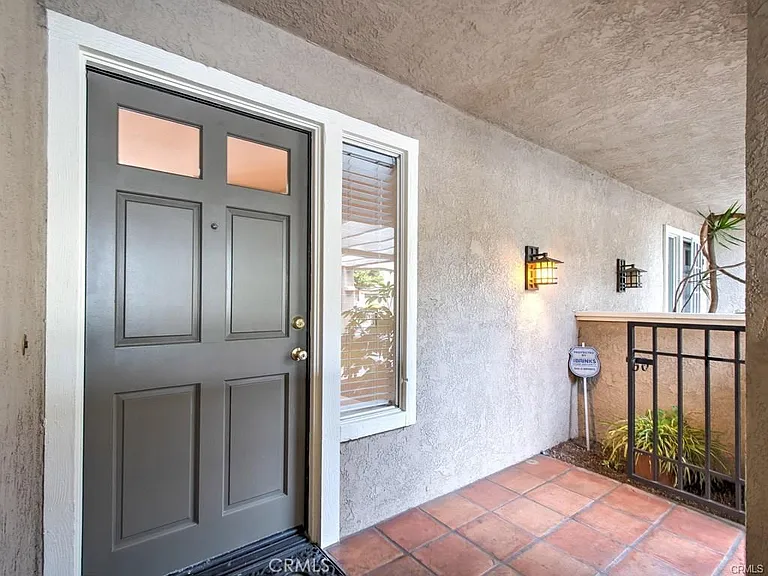 115 Stanford Ct #50 — Photo 2