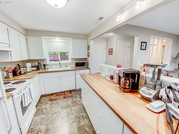 5th image of 2707 NE 82nd Way