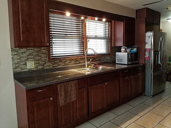 5th image of 2528 Nona Ave