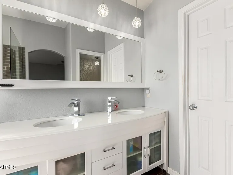 5257 W Belmont Ave — Photo 12
