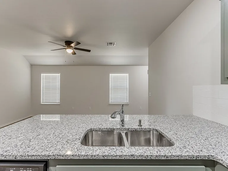1541 Pavy Pkwy — Photo 14