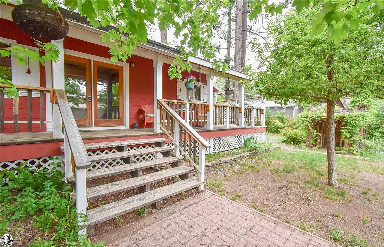 1184 Cedar St photo 1