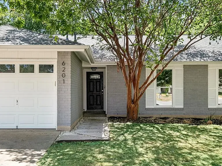 6201 Bridlington Cir — Photo 2