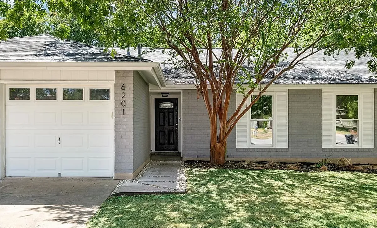 Building Photo - 6201 Bridlington Cir