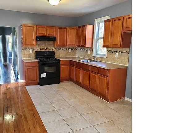 2nd image of 141 Clendenny Ave Floor 2