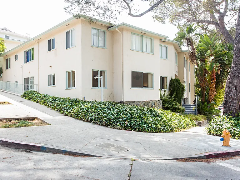 600 Kelton Ave #7 — Photo 1