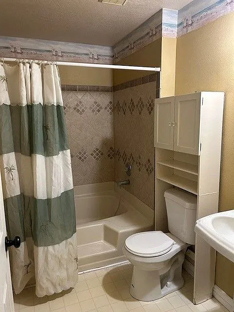 4 bed, 3.5 bath, 1400 sqft, $2,200 — Photo 2