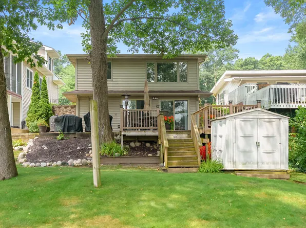 92709 Gravel Lake Dr, Lawton, MI 49065