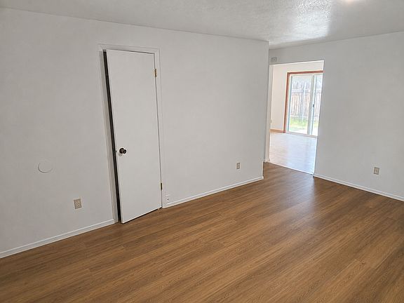 4th image of 2054 S Division Ave