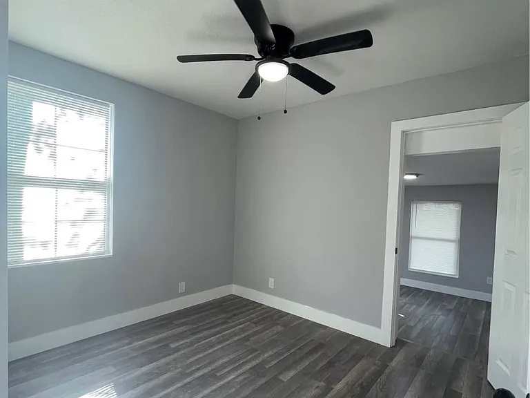 226 Bronson St — Photo 9