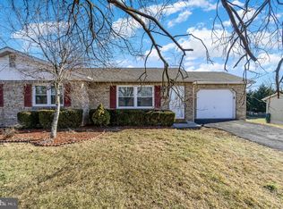 258 N Locust Point Rd APT C, Mechanicsburg, PA 17050