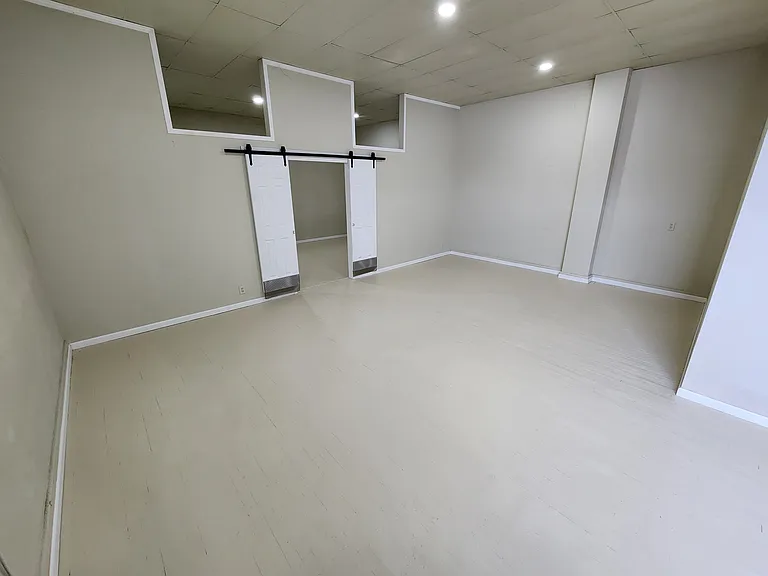 208 E Main St #3 — Photo 1
