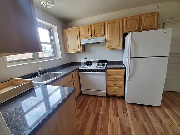 4th image of 4907 Crain St #3