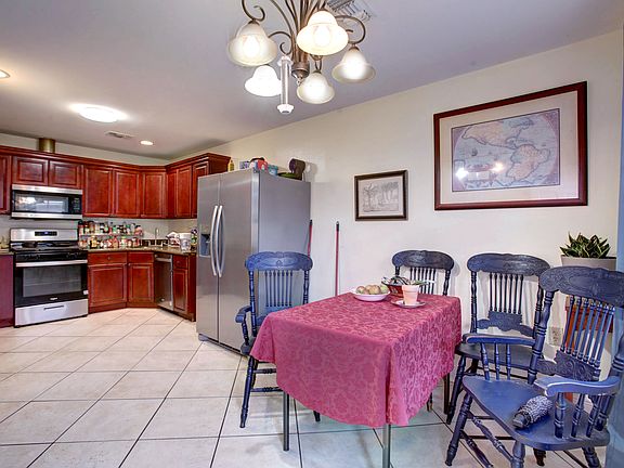 3rd image of 6019 Bellaire Dr