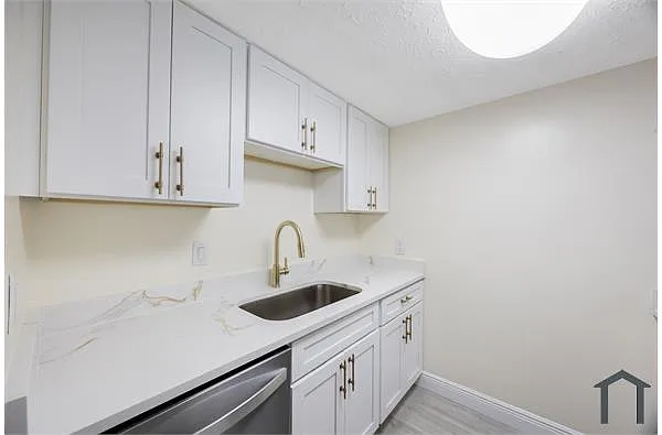 Building Photo - 3111 W Horatio St #202