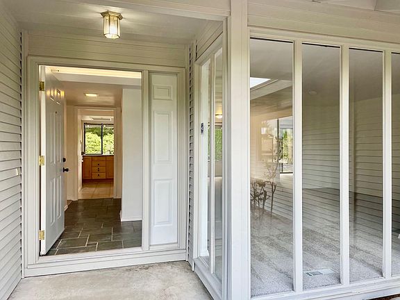 4th image of 1811 170th Ave NE