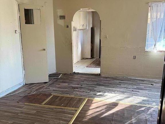 3rd image of 2138 Dumbarton Ave