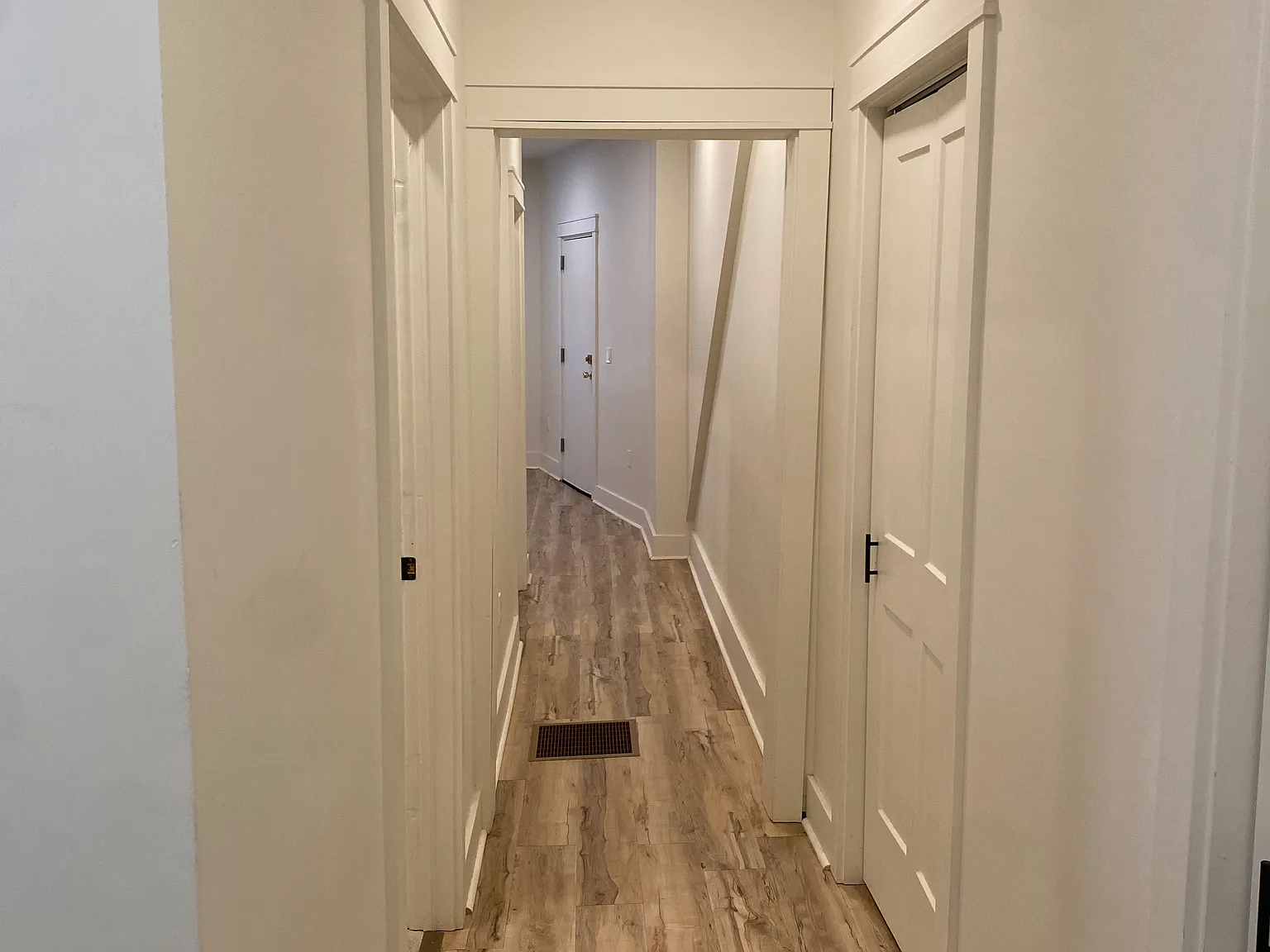 11 e walnut st apts — Photo 4