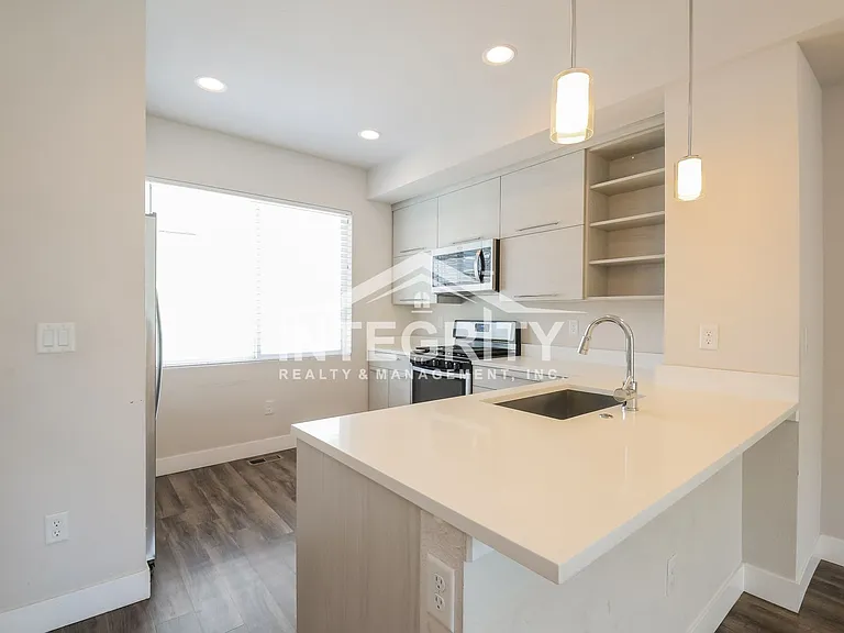 5557 W 10th Ave — Photo 4