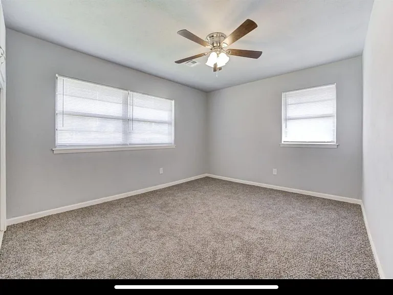 1530 NE 43rd St — Photo 3