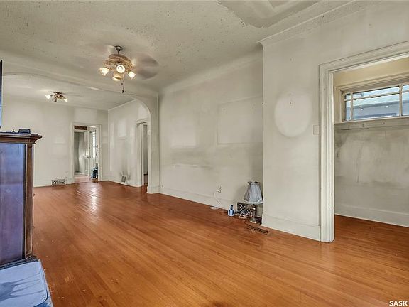5th image of 1214 Lorne Ave