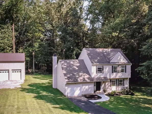 102 Debbie Dr, Coatesville, PA 19320