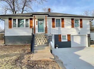 412 10th St, Garden City, MO 64747