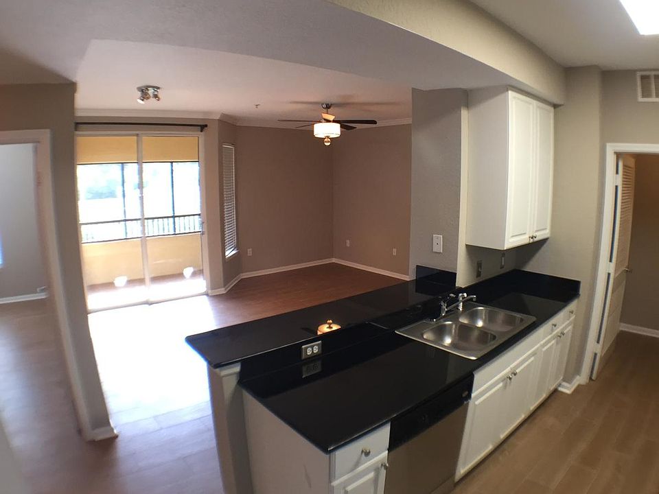 Kitchen & Living