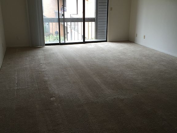 5th image of 604 Cross Creek Dr APT E