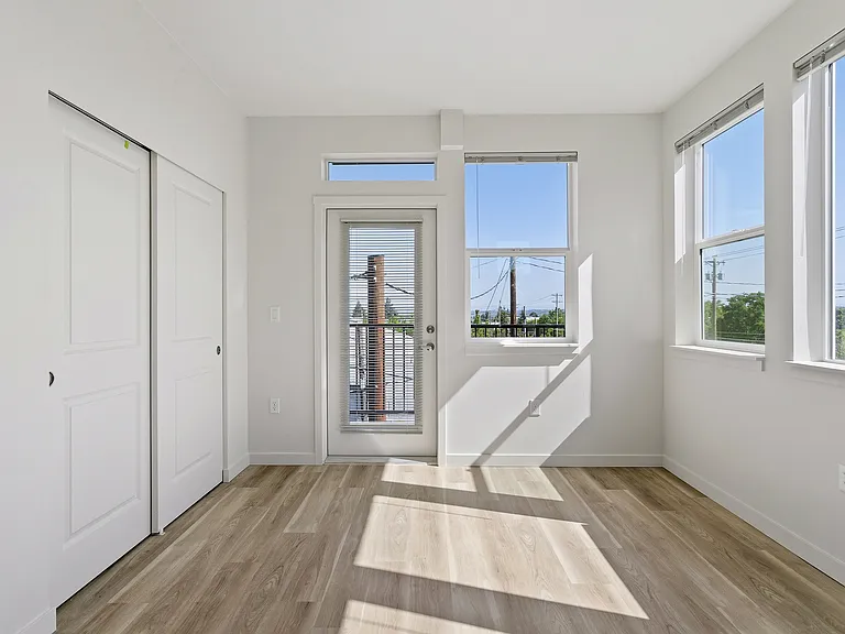 Evergreen Peak Apartments — Photo 17