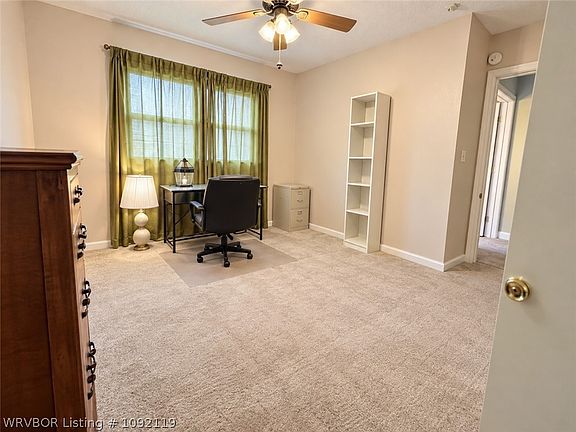 4th image of 1305 Meadow Ln