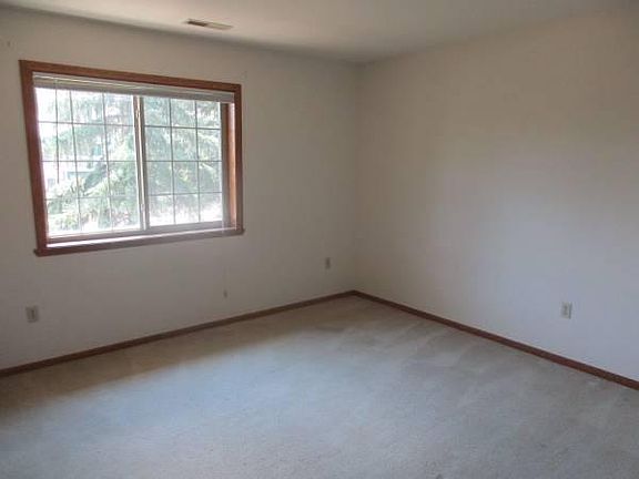 2nd image of 130 W Oak Leaf Dr #2