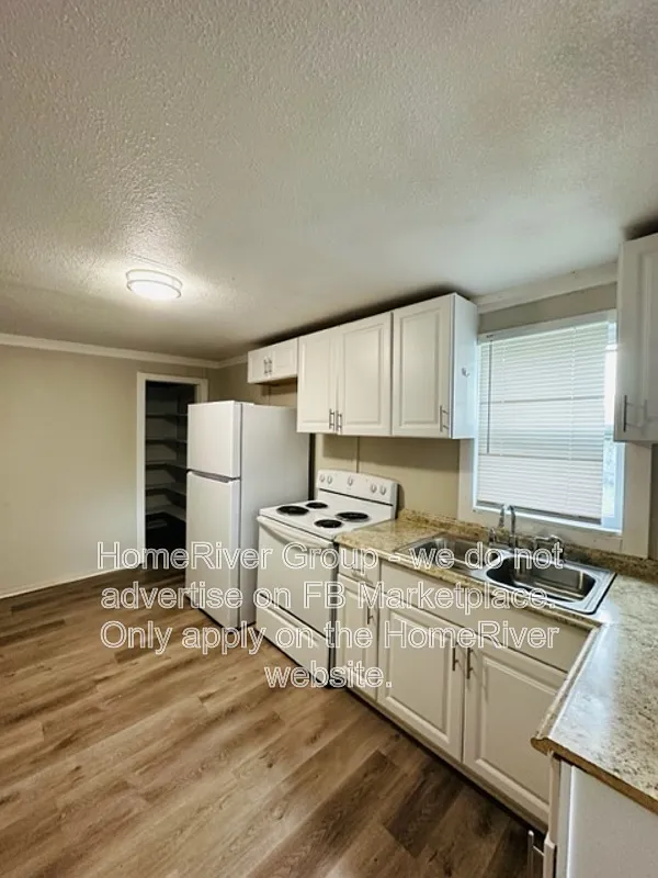 3 bed, 1.0 bath, 985 sqft, $895 — Photo 3
