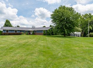 56221 Fairway Dr, Paw Paw, MI 49079