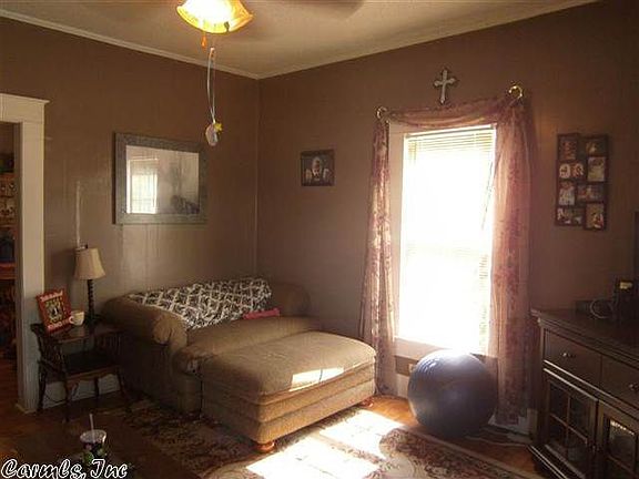 4th image of 1412 E Race Ave